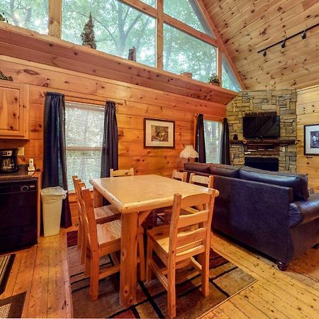 Bearfoot Lodge Gatlinburg Exterior photo
