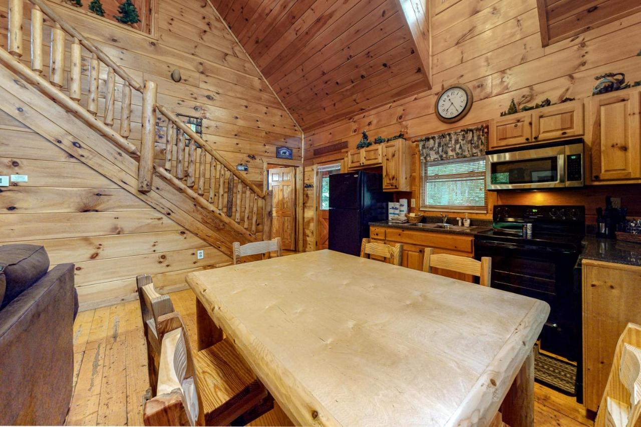Bearfoot Lodge Gatlinburg Exterior photo