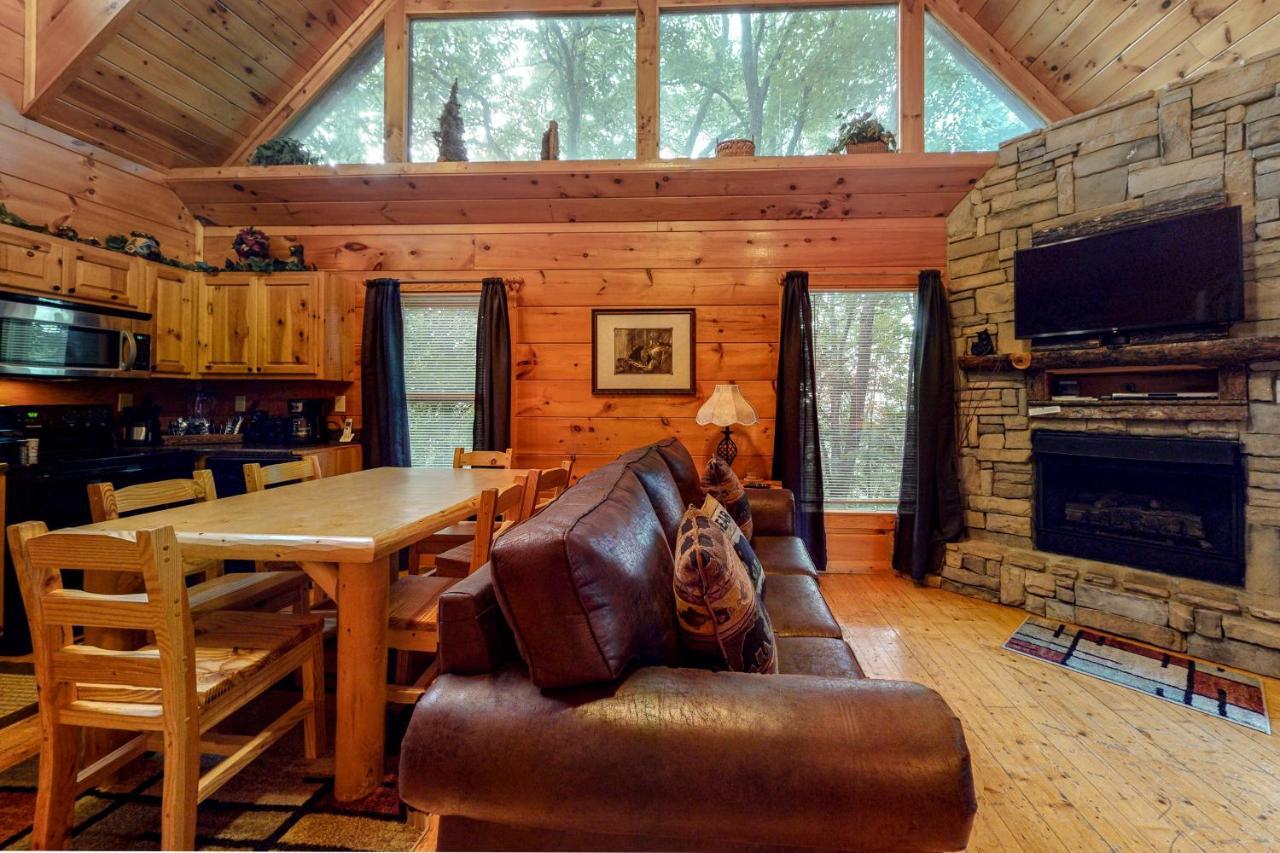 Bearfoot Lodge Gatlinburg Exterior photo