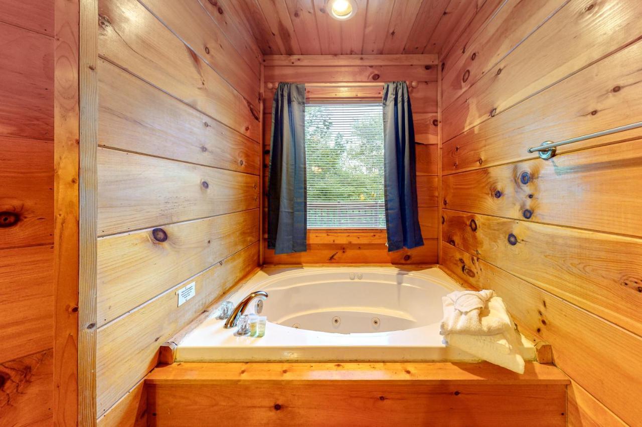 Bearfoot Lodge Gatlinburg Exterior photo