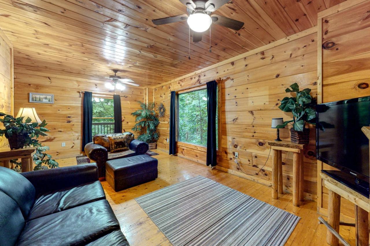 Bearfoot Lodge Gatlinburg Exterior photo