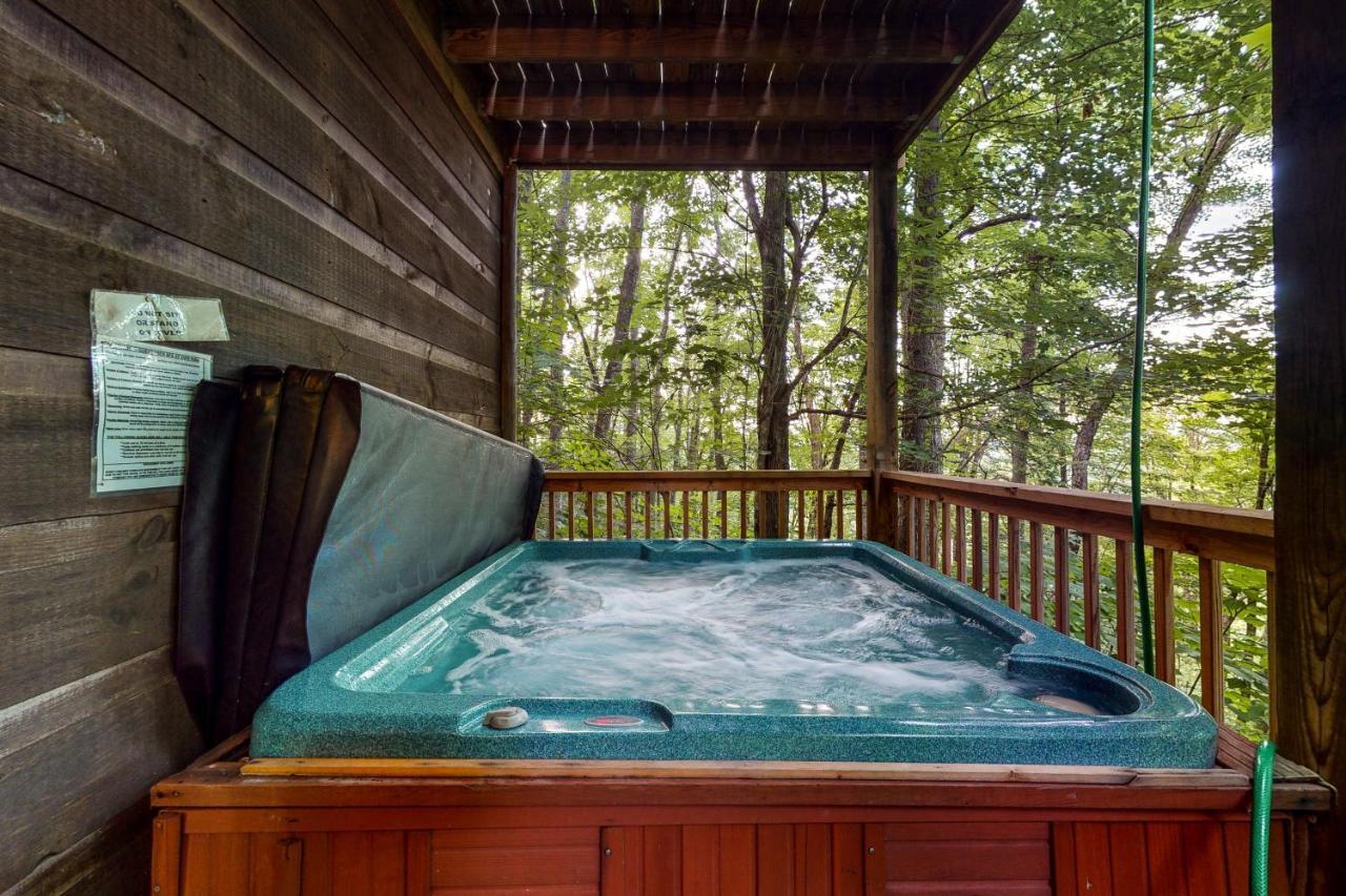 Bearfoot Lodge Gatlinburg Exterior photo
