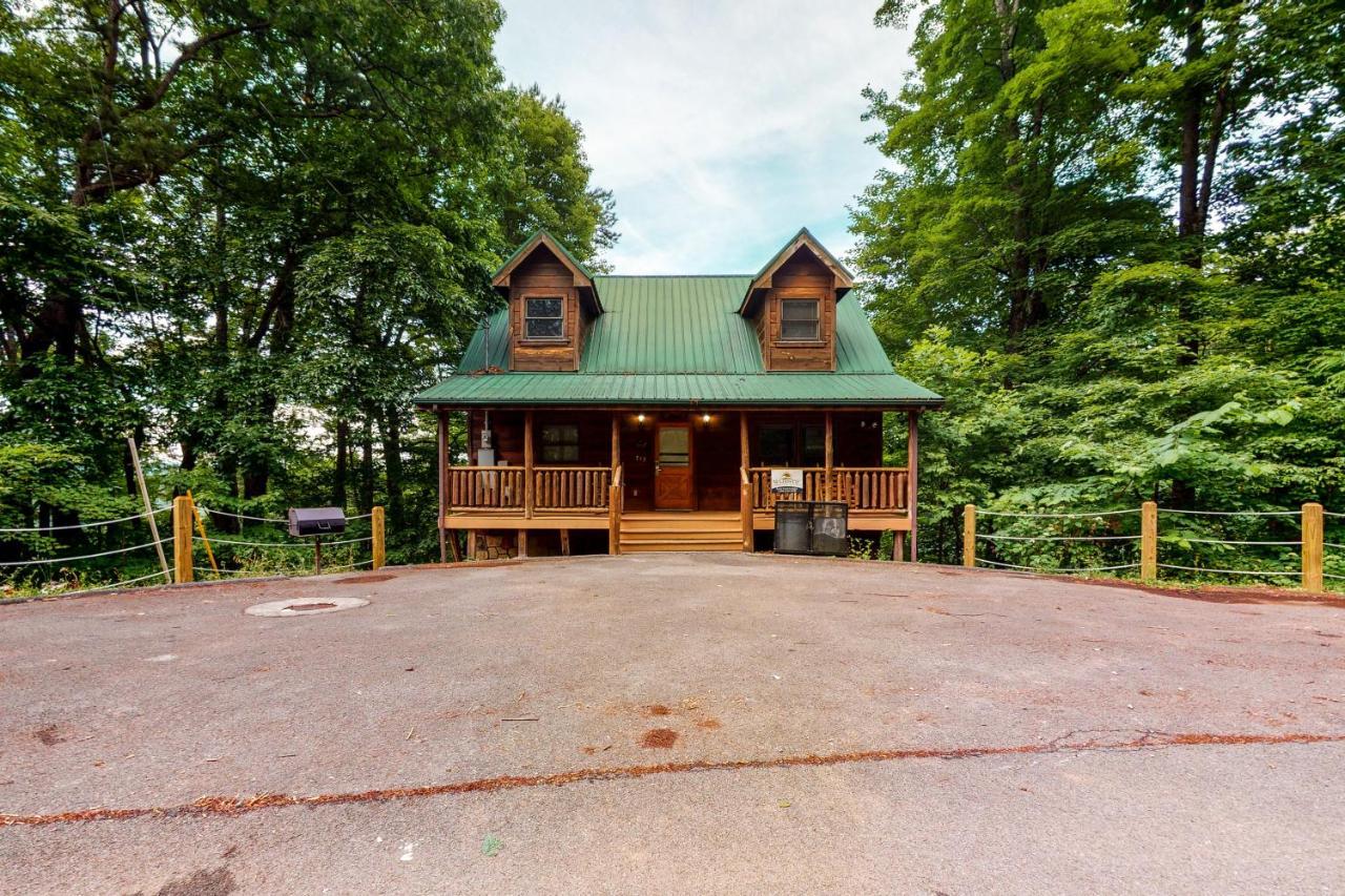 Bearfoot Lodge Gatlinburg Exterior photo