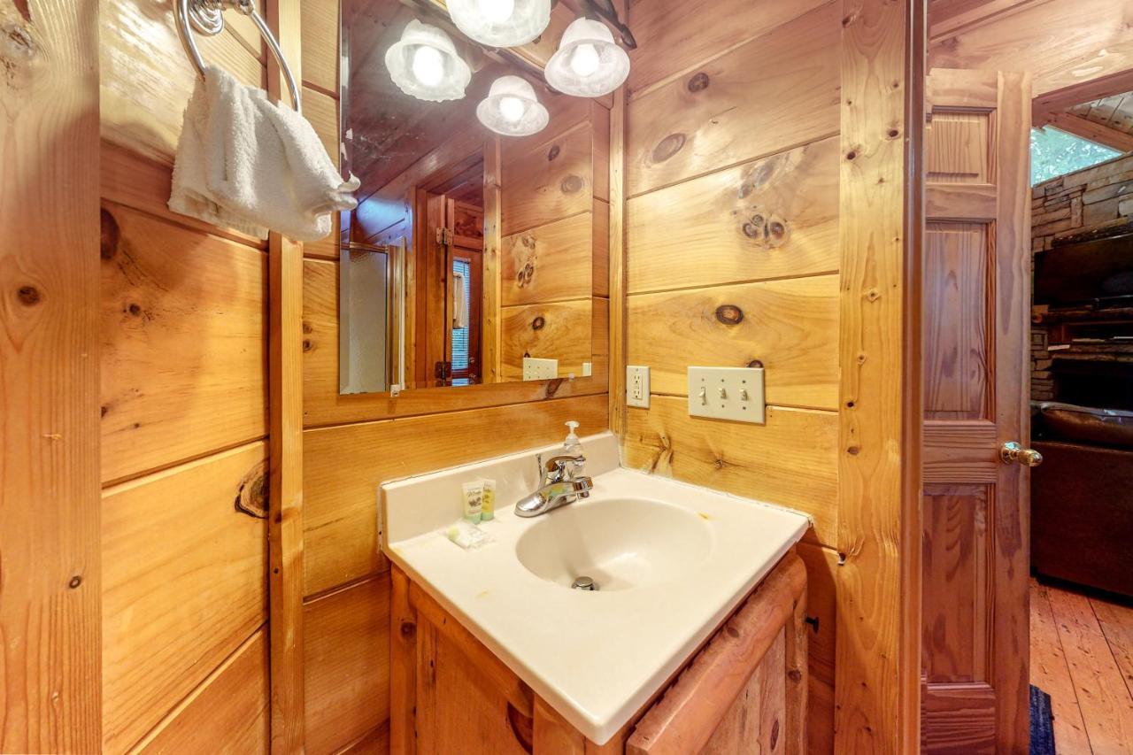 Bearfoot Lodge Gatlinburg Exterior photo