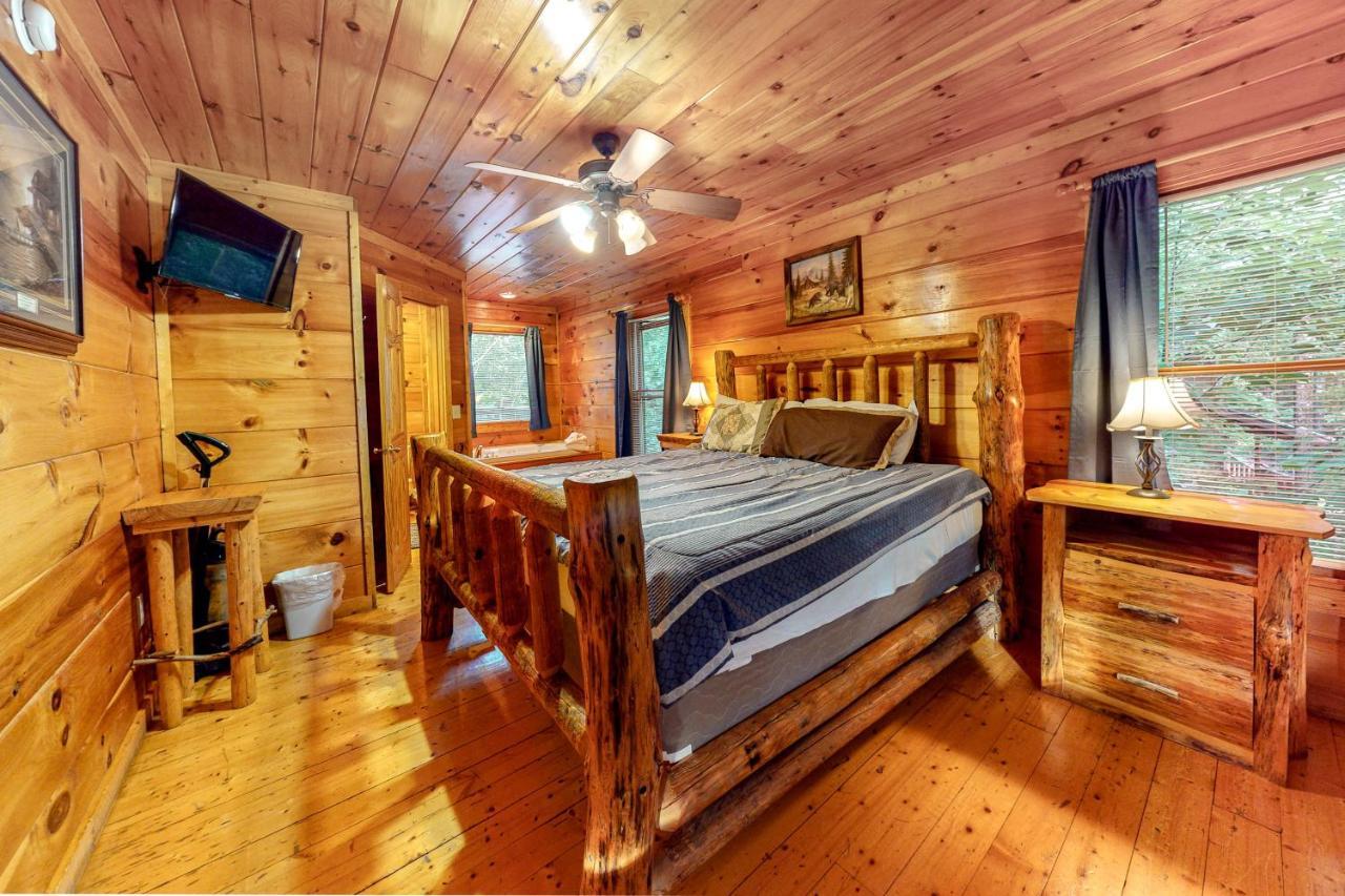 Bearfoot Lodge Gatlinburg Exterior photo
