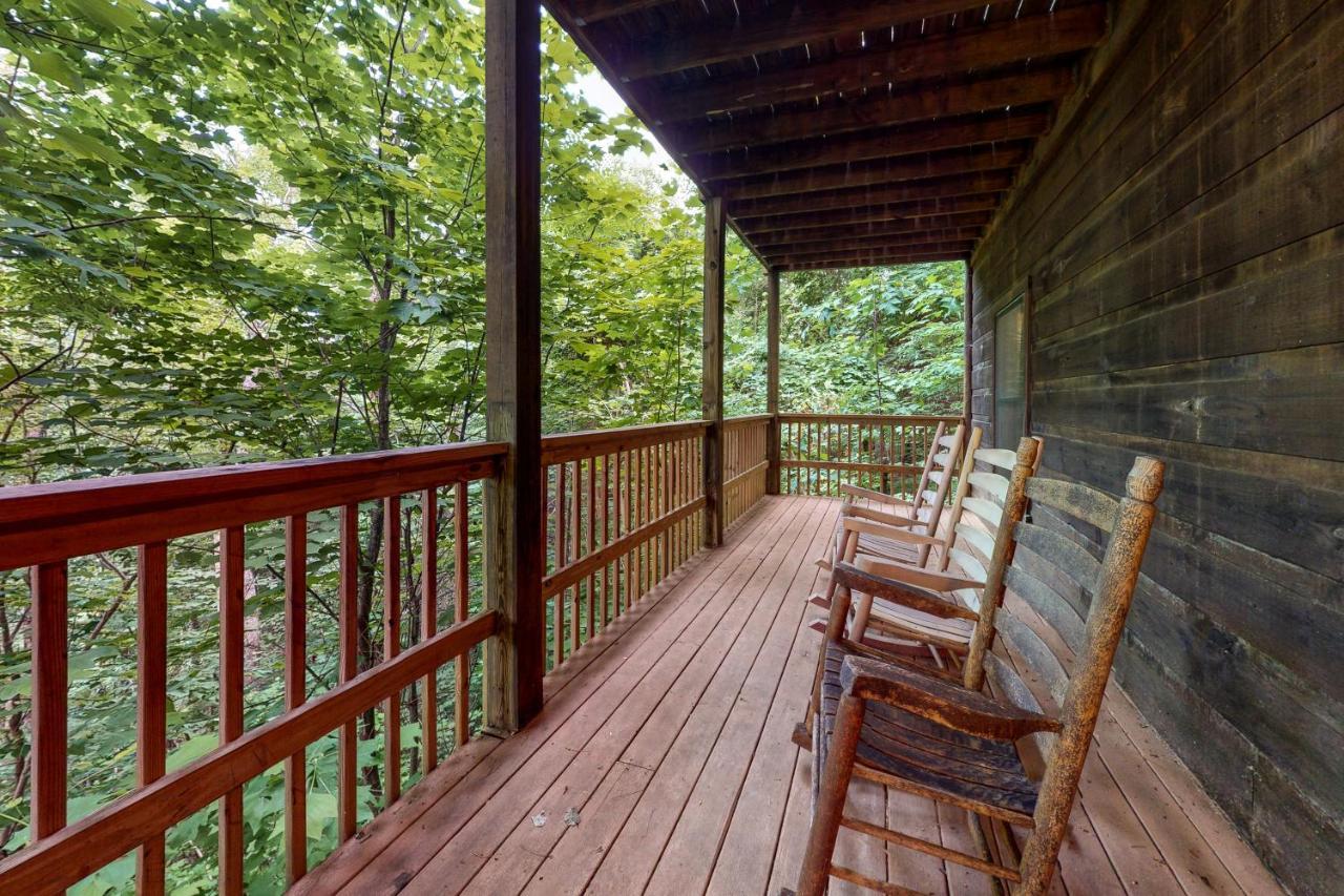 Bearfoot Lodge Gatlinburg Exterior photo