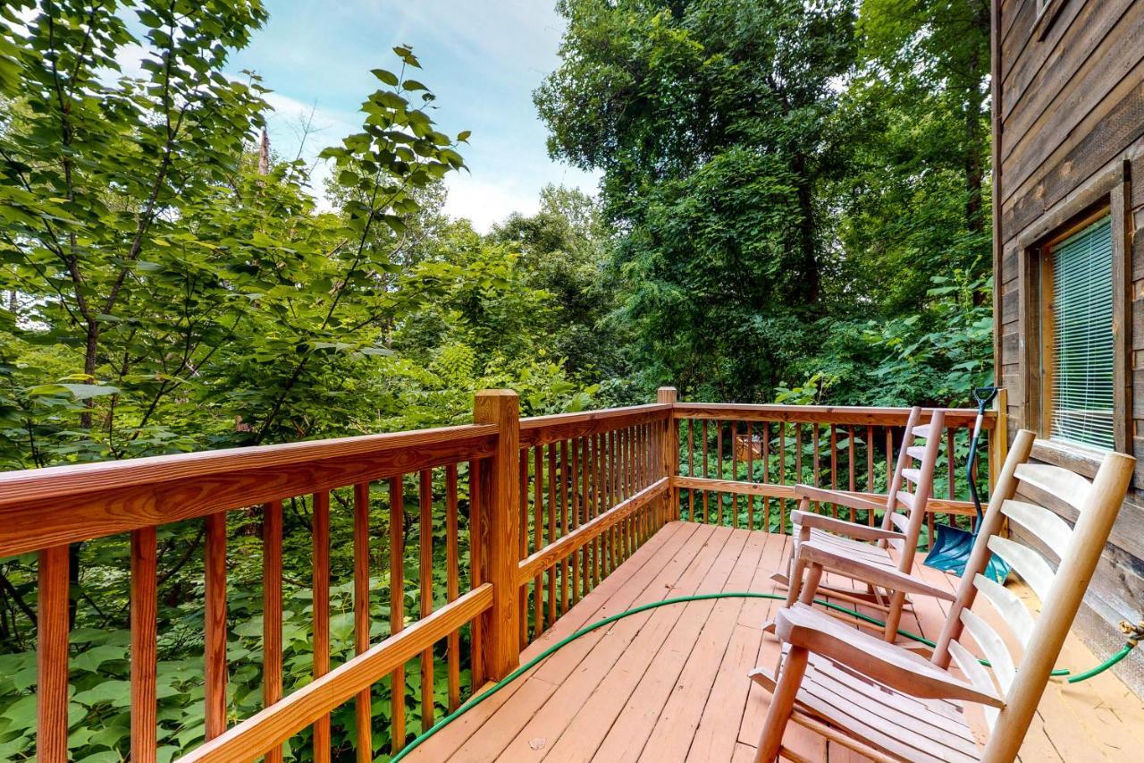 Bearfoot Lodge Gatlinburg Exterior photo